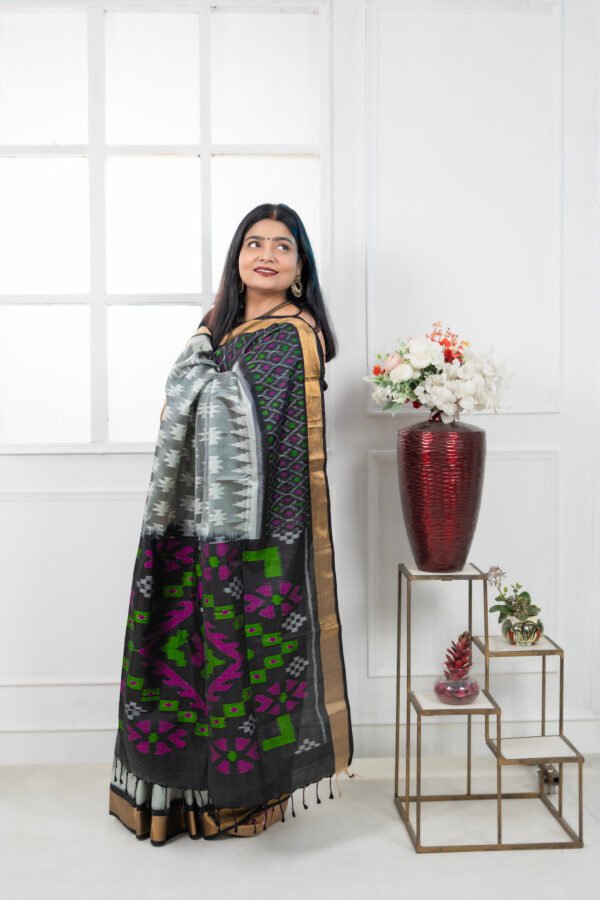 Pochampalli - Black and Grey